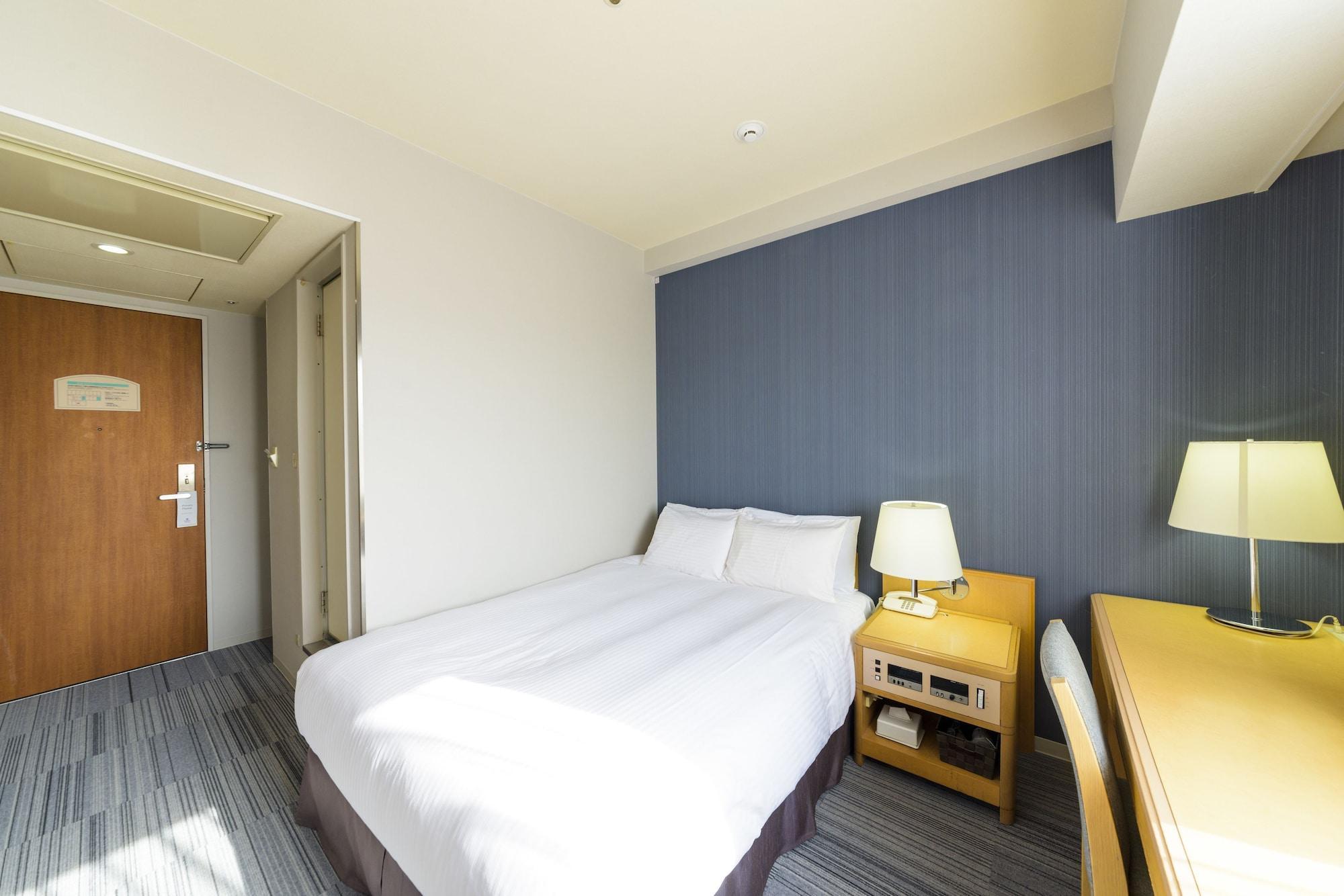 Surestay Plus Hotel By Best Western Shin-Osaka Exterior photo